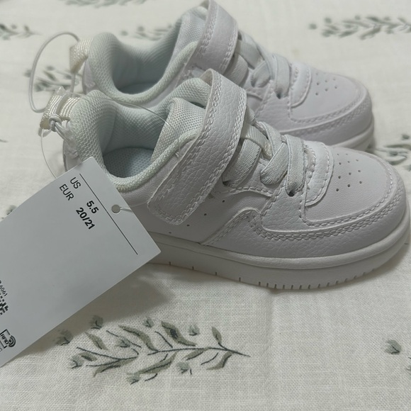 NWT H&M toddler white sneakers - Picture 1 of 5